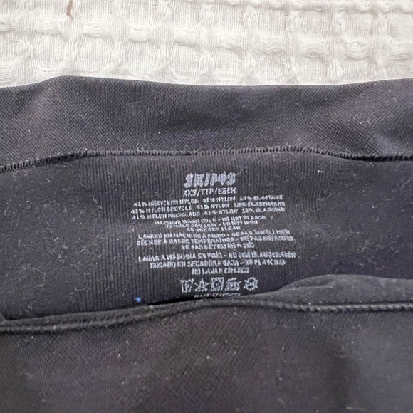 Skims Bandeau Strapless Bra, XXS, Black, Strapless Bra, SKIMS - Picture 4 of 5